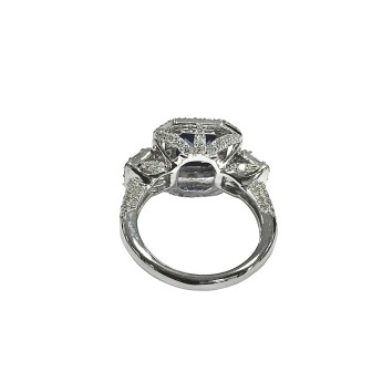 18KT WHITE GOLD BLUE SAPHIRE AND DIAMOND RING