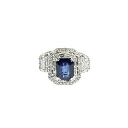 18KT WHITE GOLD BLUE SAPHIRE AND DIAMOND RING