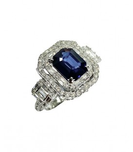 18KT WHITE GOLD BLUE SAPHIRE AND DIAMOND RING