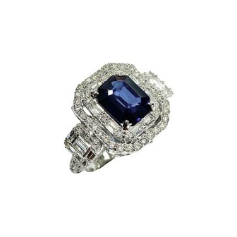 18KT WHITE GOLD BLUE SAPHIRE AND DIAMOND RING