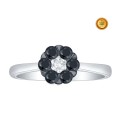 ANILLO FLOR CON DIAMANTES NEGROS Y BLANCOS