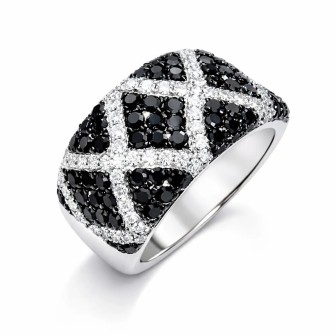 14 kts white gold ring with black and white diamonds