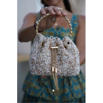 Elegant evening bag with rhinestones and a gold chain