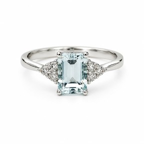 SORTIJA DE AGUAMARINA Y DIAMANTES MONTADA EN ORO BLANCO DE 18 CTS.