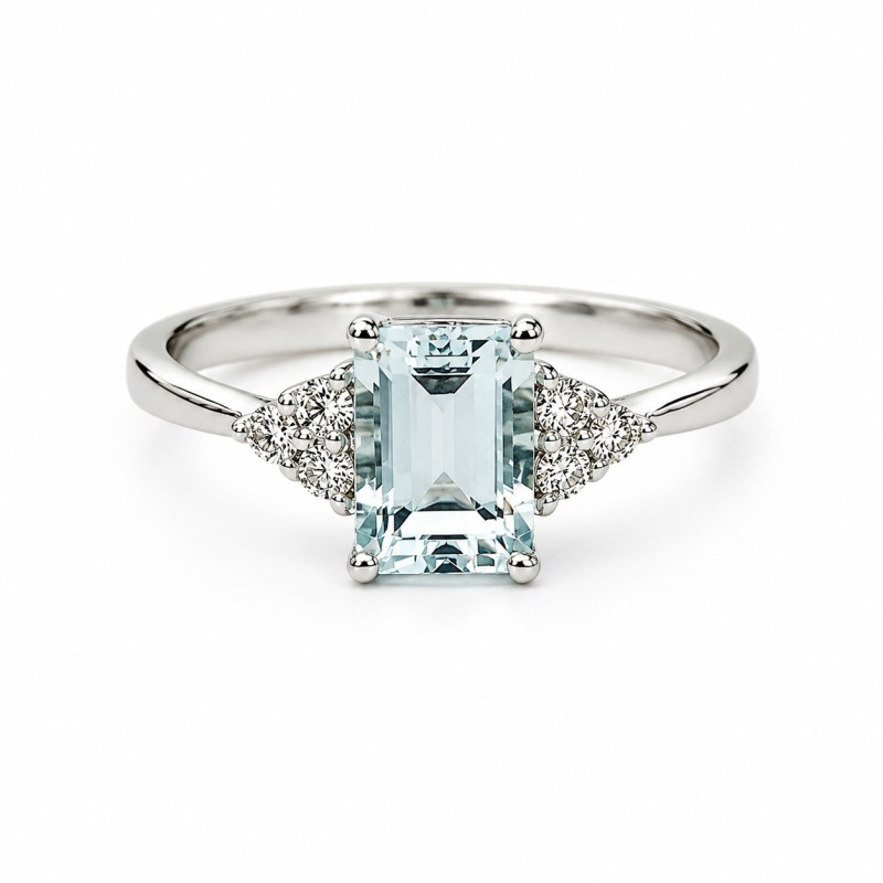 SORTIJA DE AGUAMARINA Y DIAMANTES MONTADA EN ORO BLANCO DE 18 CTS.