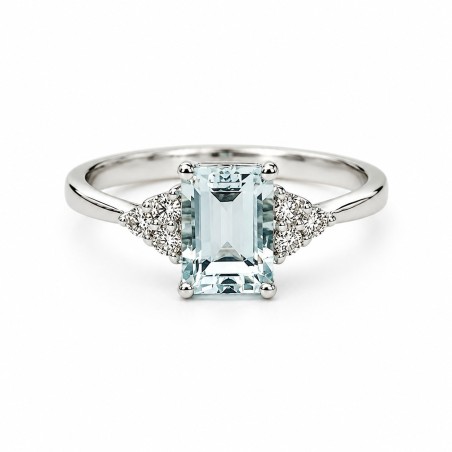 SORTIJA DE AGUAMARINA Y DIAMANTES MONTADA EN ORO BLANCO DE 18 CTS.