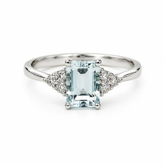 SORTIJA DE AGUAMARINA Y DIAMANTES MONTADA EN ORO BLANCO DE 18 CTS.