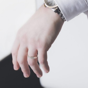 ALIANZA DE BODA DOS OROS FACETADA DE 4MM