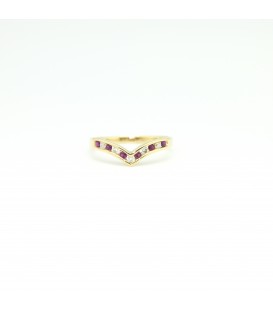 18 kts yellow gold ruby and diamond V-Shape ring
