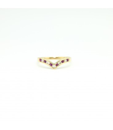 18 kts yellow gold ruby and diamond V-Shape ring