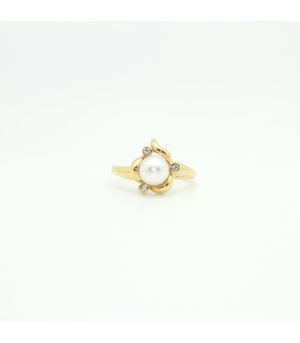 18 kts yellow gold ring with cultured pearls and zircons