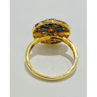 SORTIJA DE ORO BICOLOR DE 18 KTS CON ZAFIRO AZUL Y DIAMANTES
