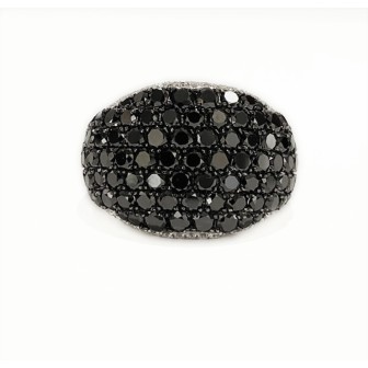 14 KTS WHITE GOLD RING WITH BLACK AND WHITE DIAMONDS
