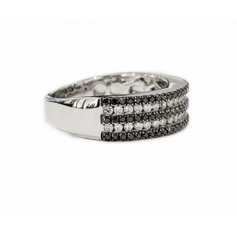 14 KTS WHITE GOLD RING WITH BLACK AND WHITE DIAMONDS