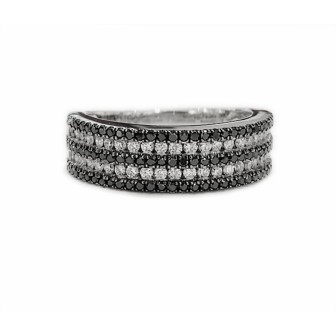 14 KTS WHITE GOLD RING WITH BLACK AND WHITE DIAMONDS