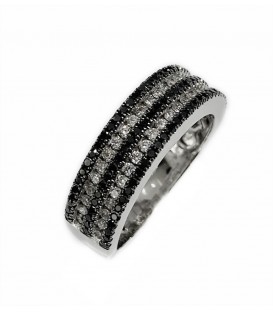 14 KTS WHITE GOLD RING WITH BLACK AND WHITE DIAMONDS