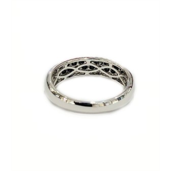 14 KTS WHITE GOLD RING WITH BLACK AND WHITE DIAMONDS
