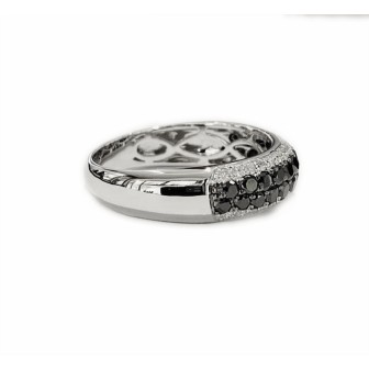 14 KTS WHITE GOLD RING WITH BLACK AND WHITE DIAMONDS