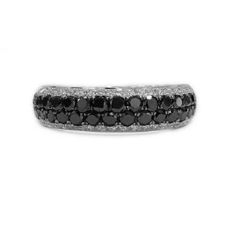 14 KTS WHITE GOLD RING WITH BLACK AND WHITE DIAMONDS