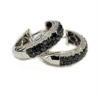 PENDIENTES DE ORO BLANCO DE 14 KTS CON DIAMANTES NEGROS Y BLANCOS