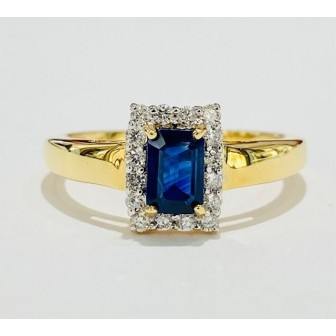 Sortija de oro amarillo de 18 kts con zafiro azul y diamantes