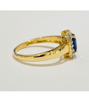 18 kts yellow gold ring with blue sapphire and diamonds