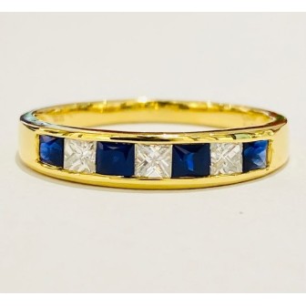 Sortija de zafiro azul y diamantes en oro amarillo de 18 kts