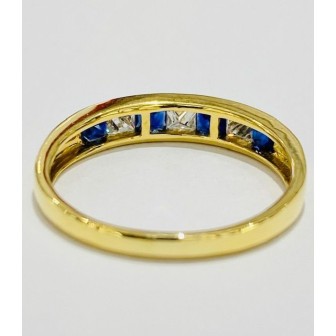 Sortija de zafiro azul y diamantes en oro amarillo de 18 kts