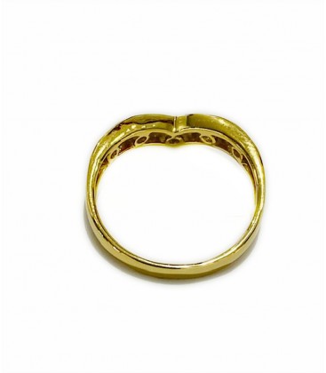 18 kts v-shape yellow gold ring with diamonds