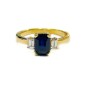 Sortija de oro amarillo de 18 kts con zafiro azul y diamantes