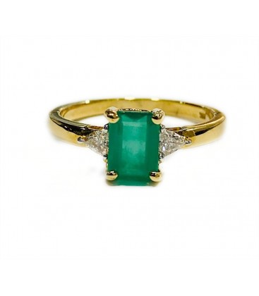 Emerald and diamonds Ring