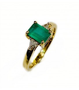 Emerald and diamonds Ring
