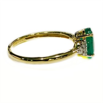 18 kts yellow gold ring with emeralds and diamonds