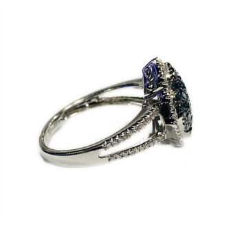 14 kts white gold ring with blue and white diamonds