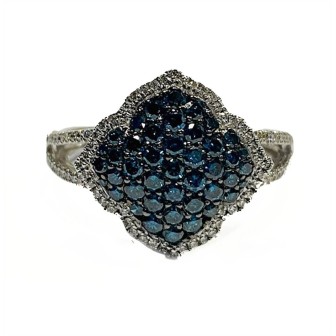 14 kts white gold ring with blue and white diamonds