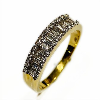 18 kts yellow gold ring with diamonds