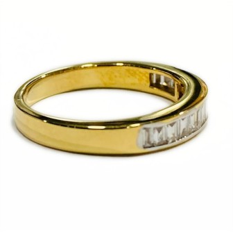 18 kts yellow gold ring with diamonds
