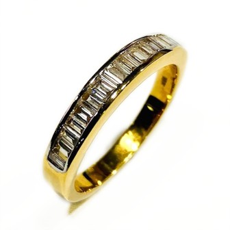 18 kts yellow gold ring with diamonds