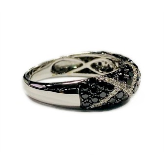 Sortija de oro blanco 14 kts con diamantes negro y blancos