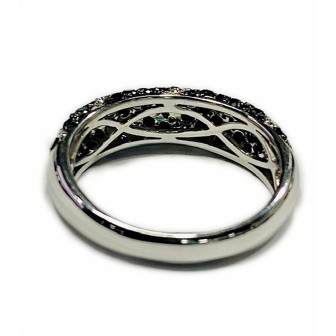 Sortija de oro blanco 14 kts con diamantes negro y blancos