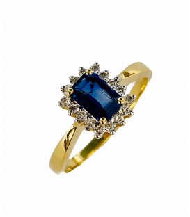 18 KTS YELLOW GOLD BLUE SAPPHIRE AND DIAMOND CLUSTER RING